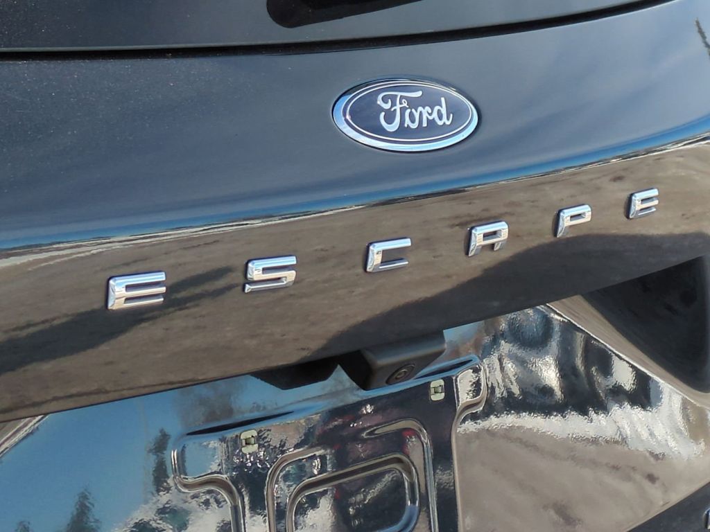 Thumbnail: 2022 Ford Escape - 9