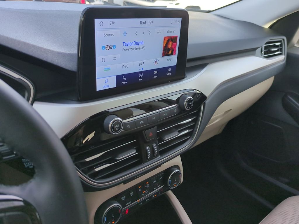 Thumbnail: 2022 Ford Escape - 15