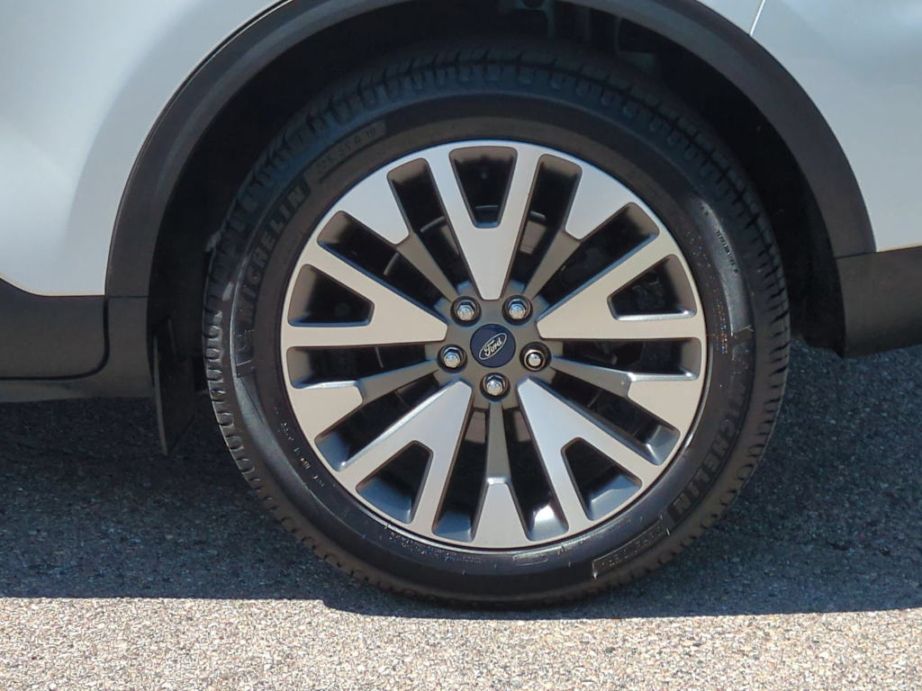 Thumbnail: 2020 Ford Escape - 8