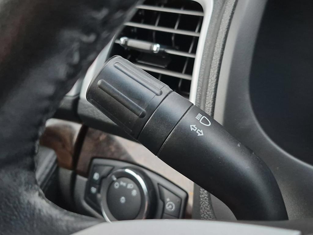 Thumbnail: 2011 Ford Explorer - 32