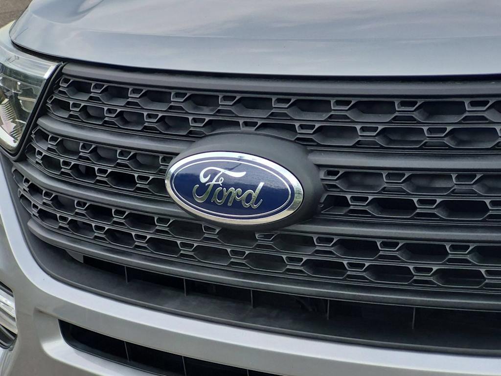 Thumbnail: 2020 Ford Explorer - 7