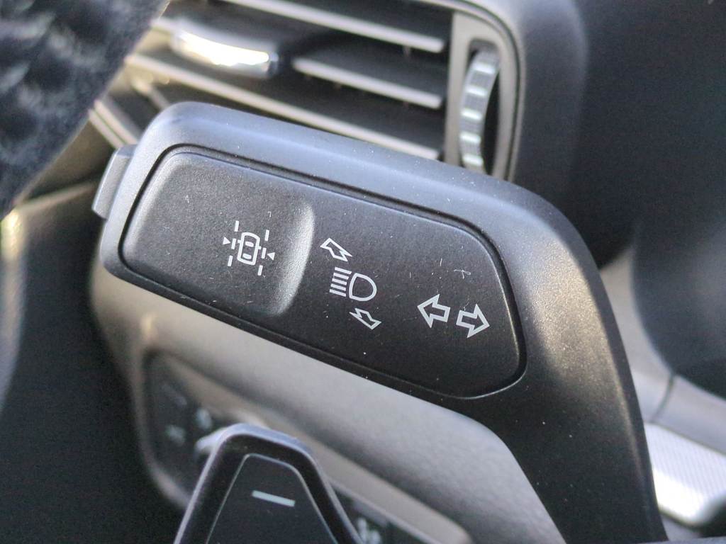 Thumbnail: 2020 Ford Explorer - 31