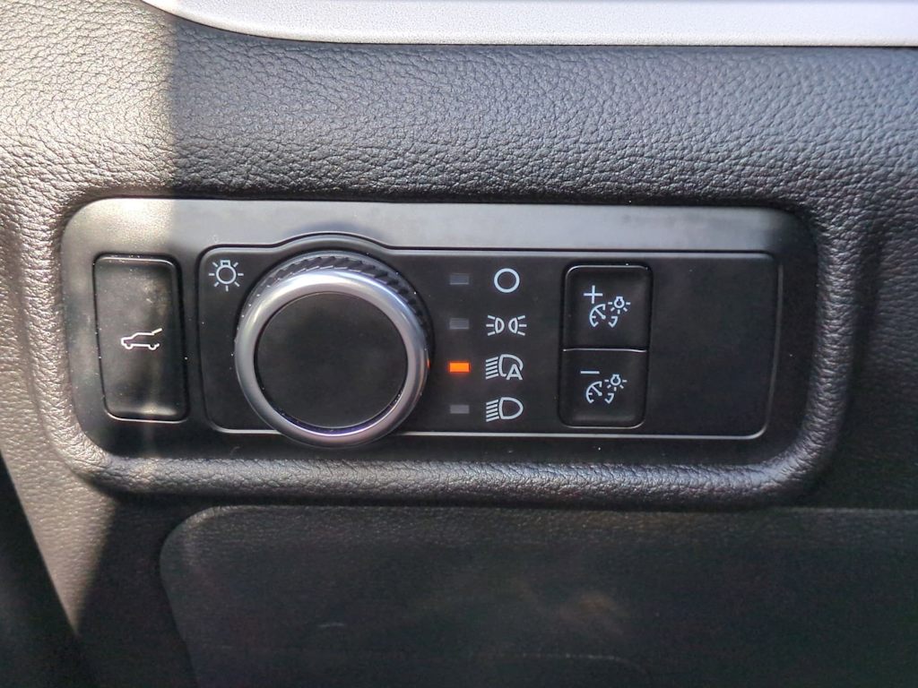 Thumbnail: 2023 Ford Explorer - 32