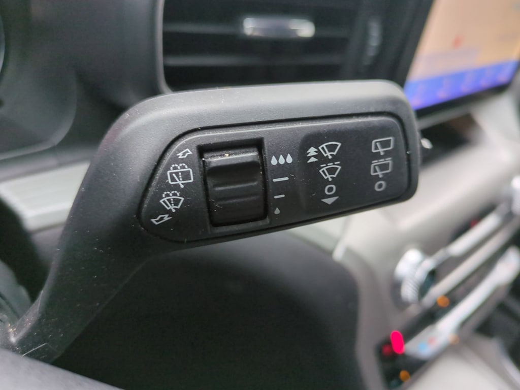 Thumbnail: 2022 Ford Explorer - 31