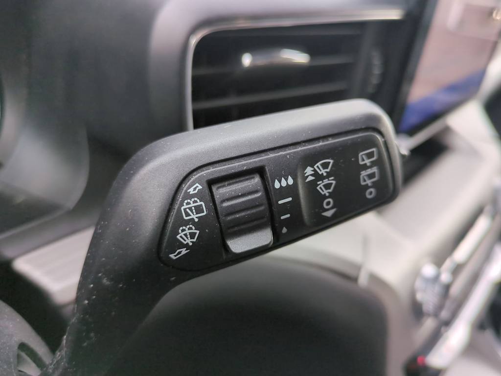 Thumbnail: 2021 Ford Explorer - 32