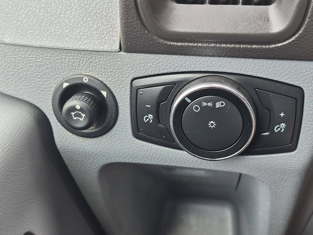 Thumbnail: 2015 Ford Transit Series - 29