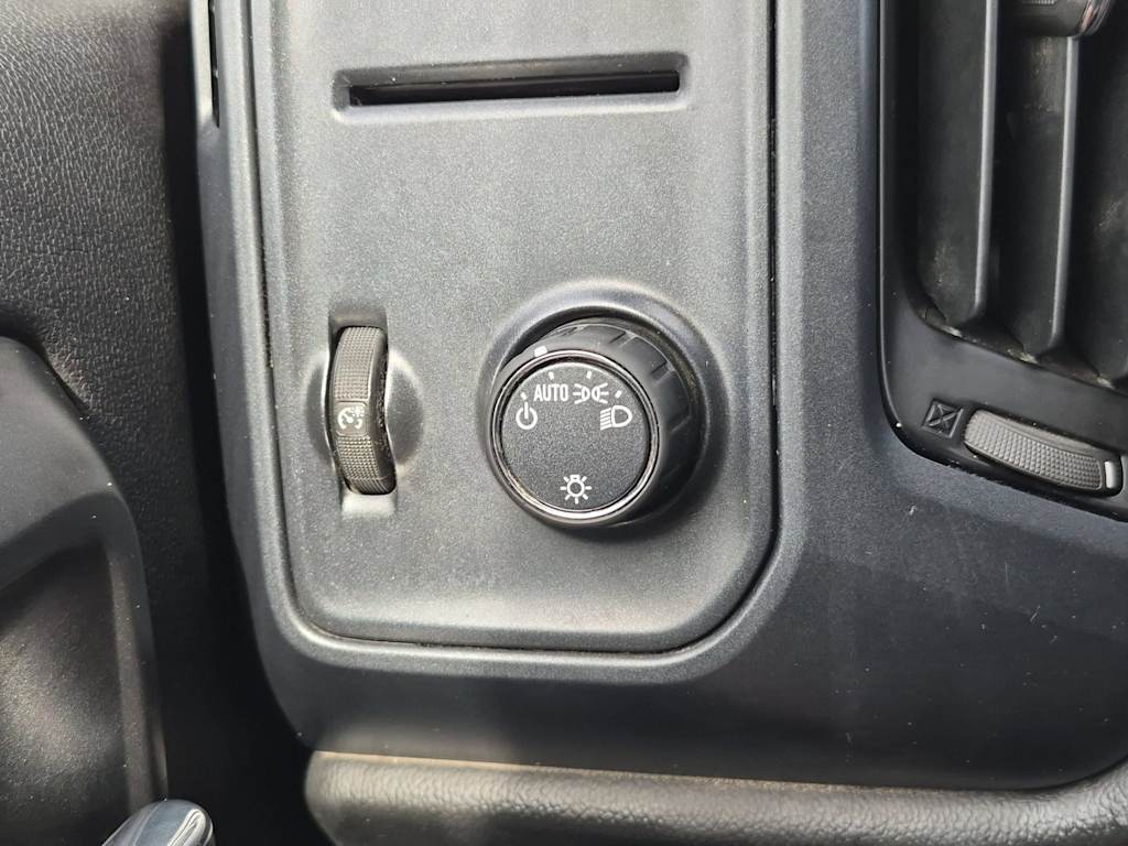 Thumbnail: 2017 Chevrolet Silverado 2500 - 29