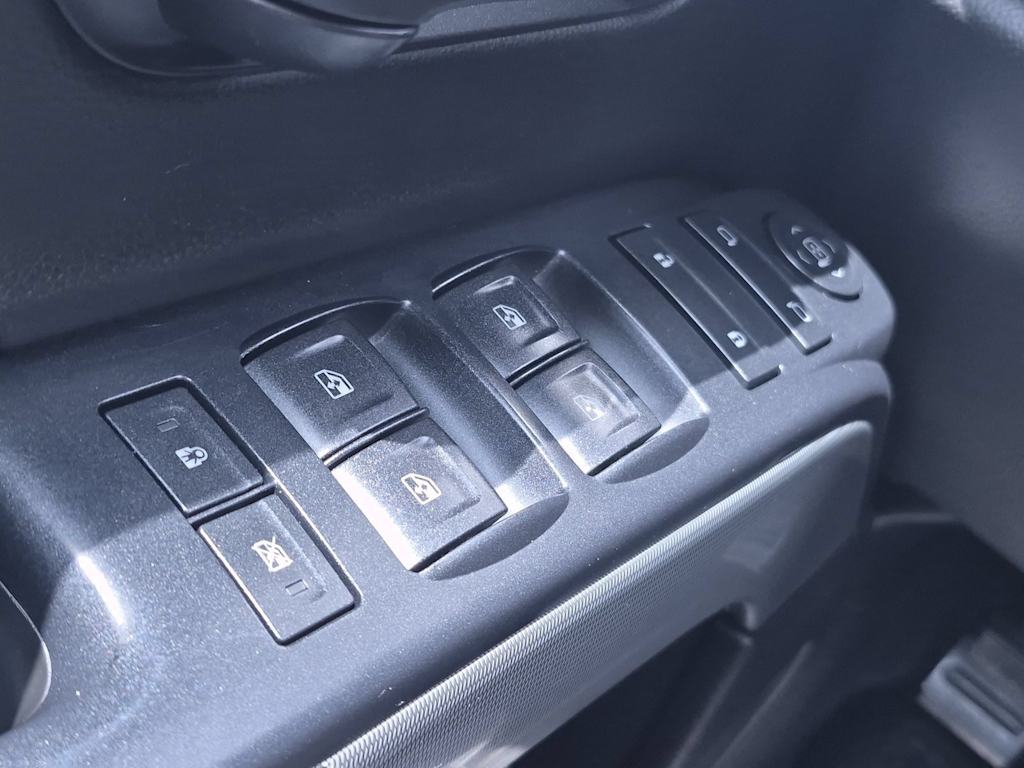 Thumbnail: 2017 Chevrolet Silverado 1500 - 31