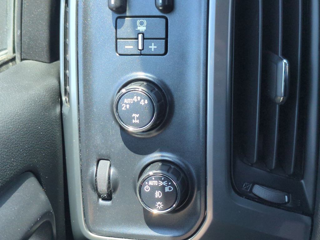 Thumbnail: 2018 Chevrolet Silverado 1500 - 29