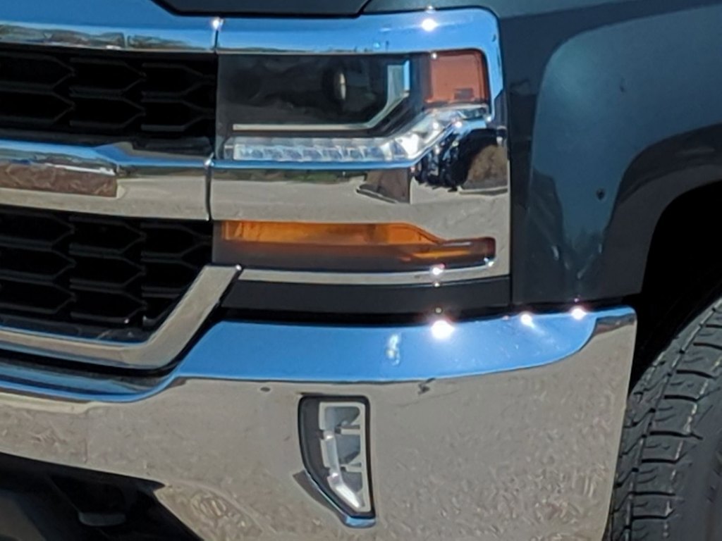 Thumbnail: 2018 Chevrolet Silverado 1500 - 22