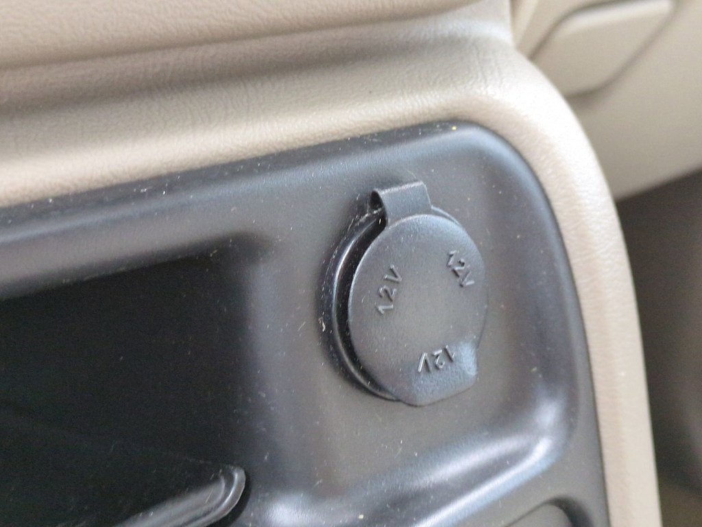 Thumbnail: 2005 GMC Yukon XL - 36