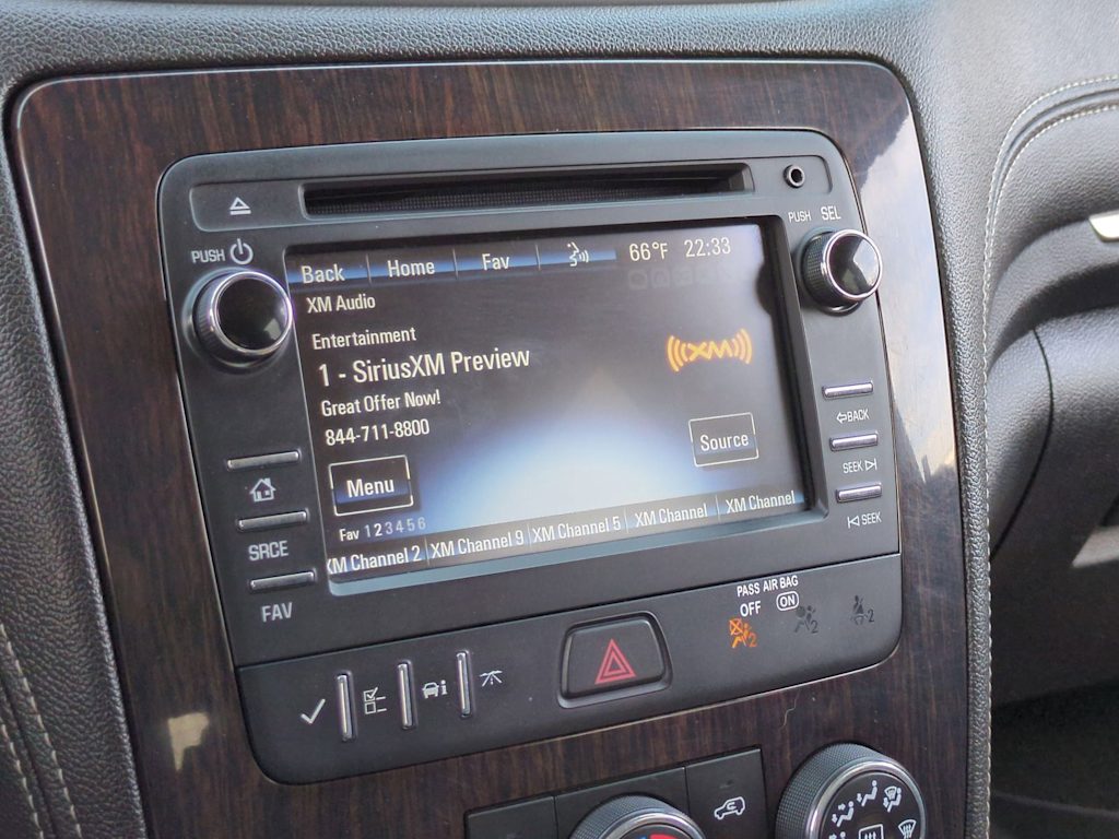 Thumbnail: 2015 Chevrolet Traverse - 15