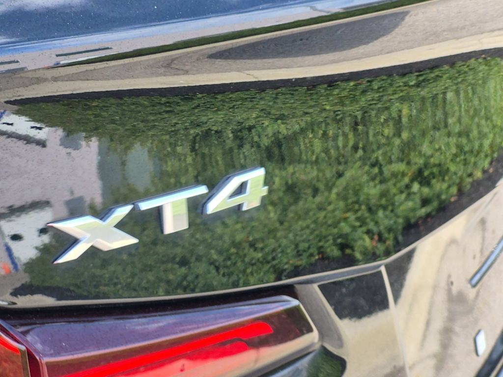 Thumbnail: 2022 Cadillac XT4 - 25