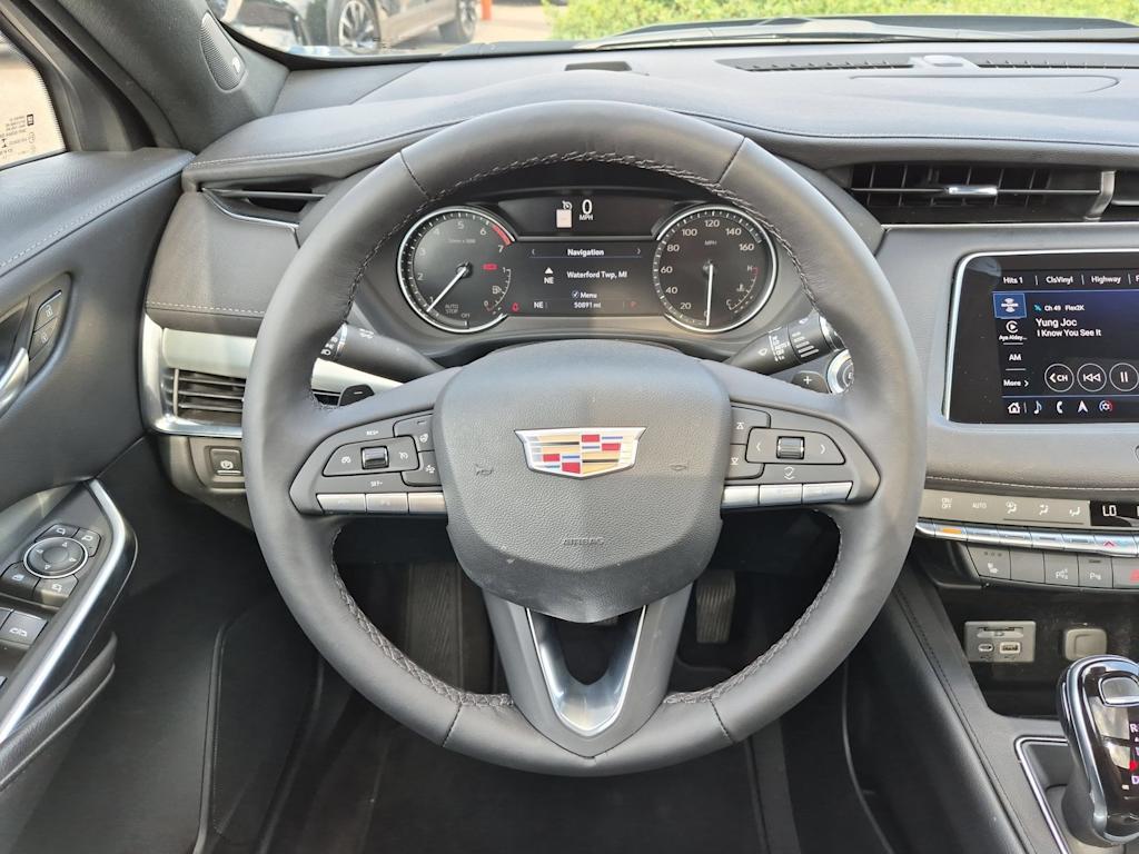 Thumbnail: 2022 Cadillac XT4 - 12