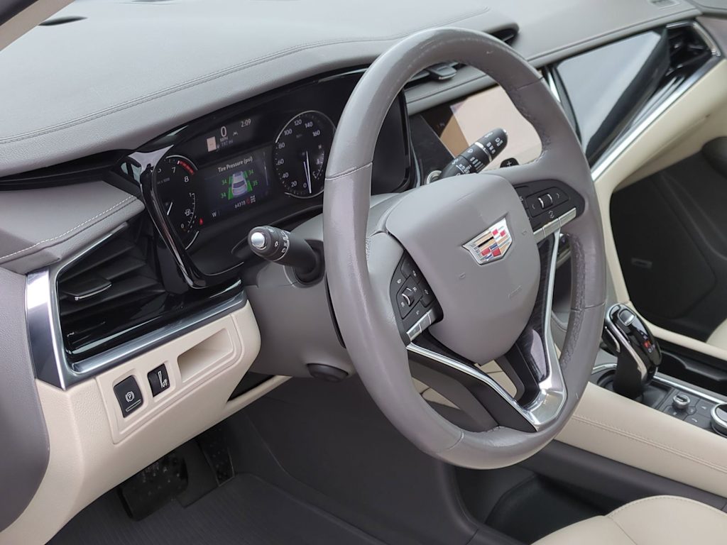 Thumbnail: 2022 Cadillac XT6 - 2