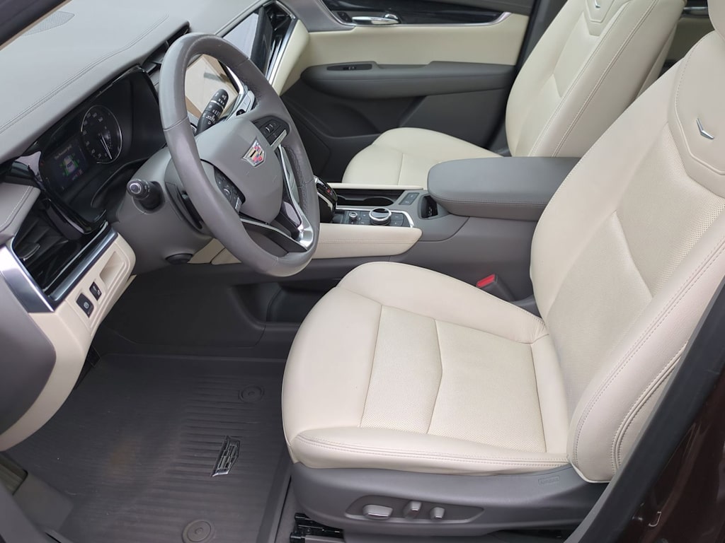 Thumbnail: 2022 Cadillac XT6 - 10