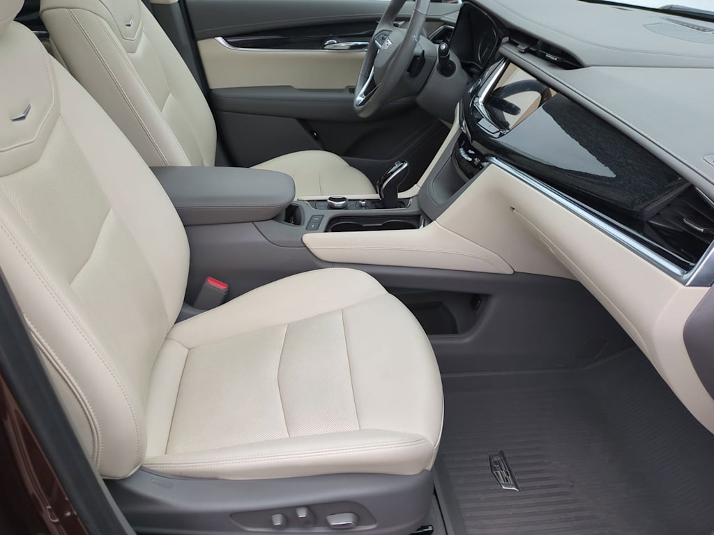 Thumbnail: 2022 Cadillac XT6 - 11