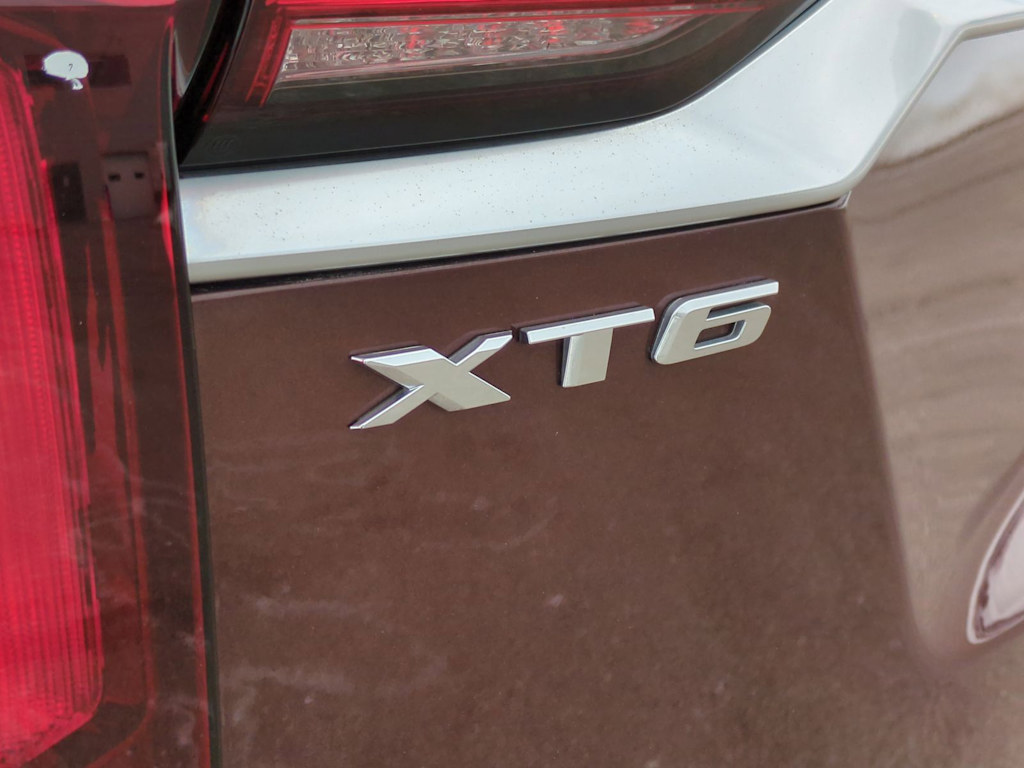 Thumbnail: 2022 Cadillac XT6 - 25