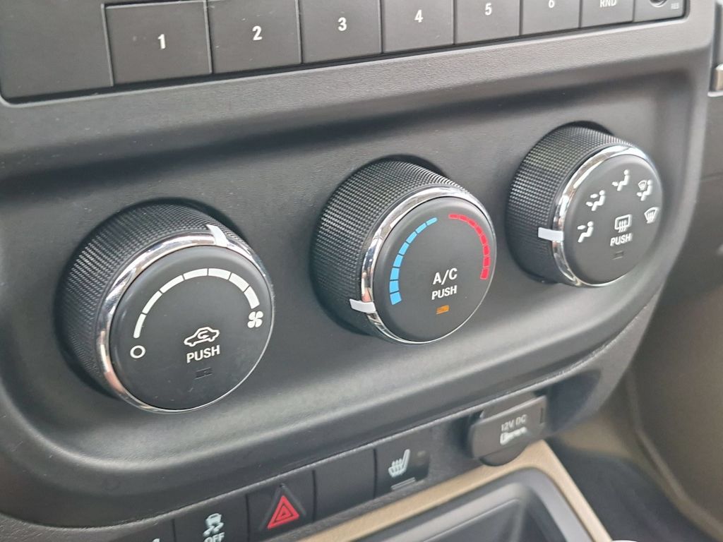 Thumbnail: 2011 Jeep Compass - 32
