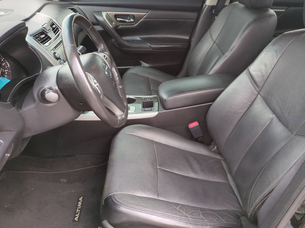 Thumbnail: 2015 Nissan Altima - 9