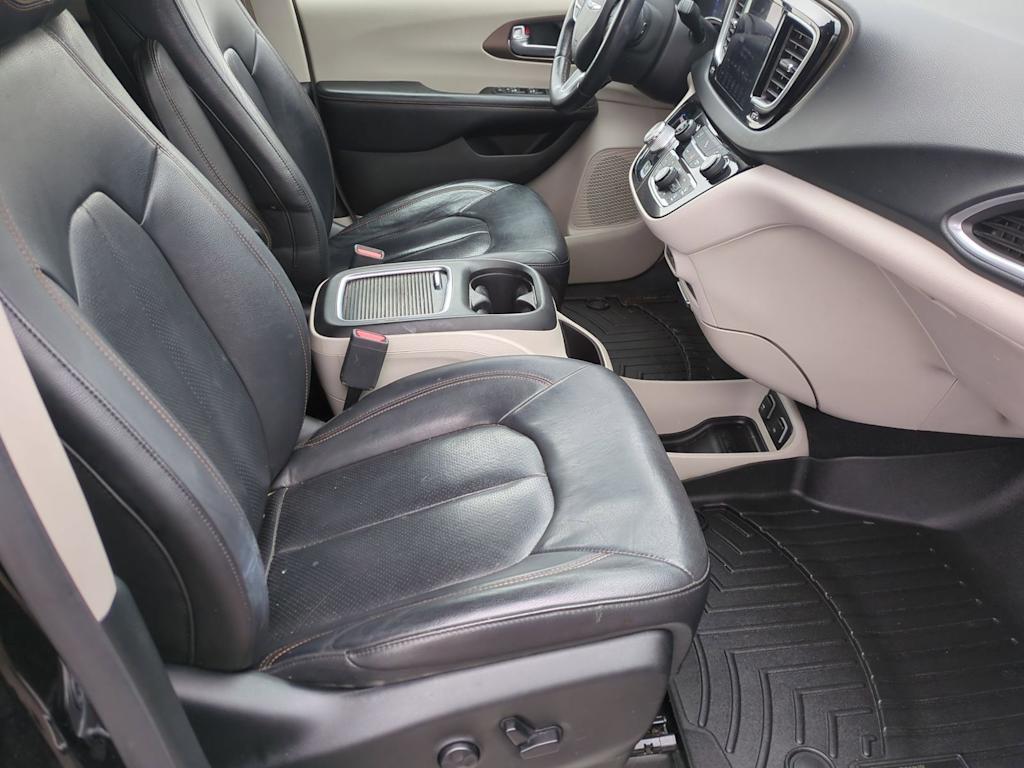 Thumbnail: 2018 Chrysler Pacifica - 8