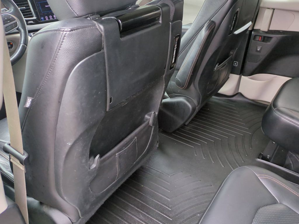 Thumbnail: 2018 Chrysler Pacifica - 9