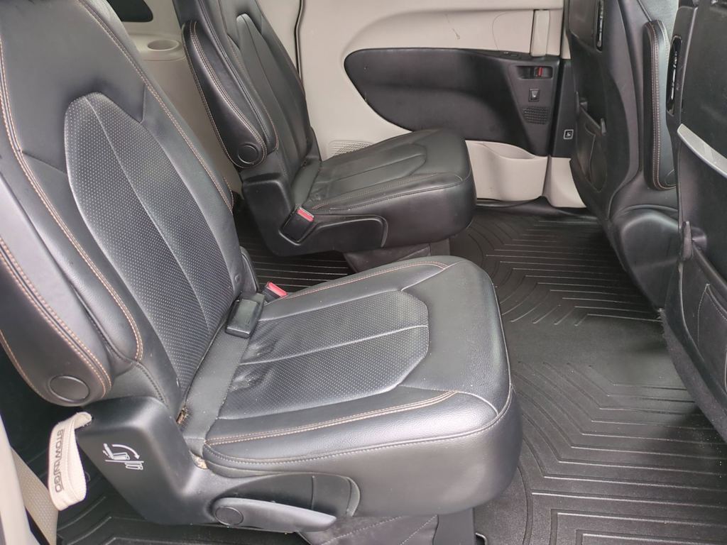 Thumbnail: 2018 Chrysler Pacifica - 7