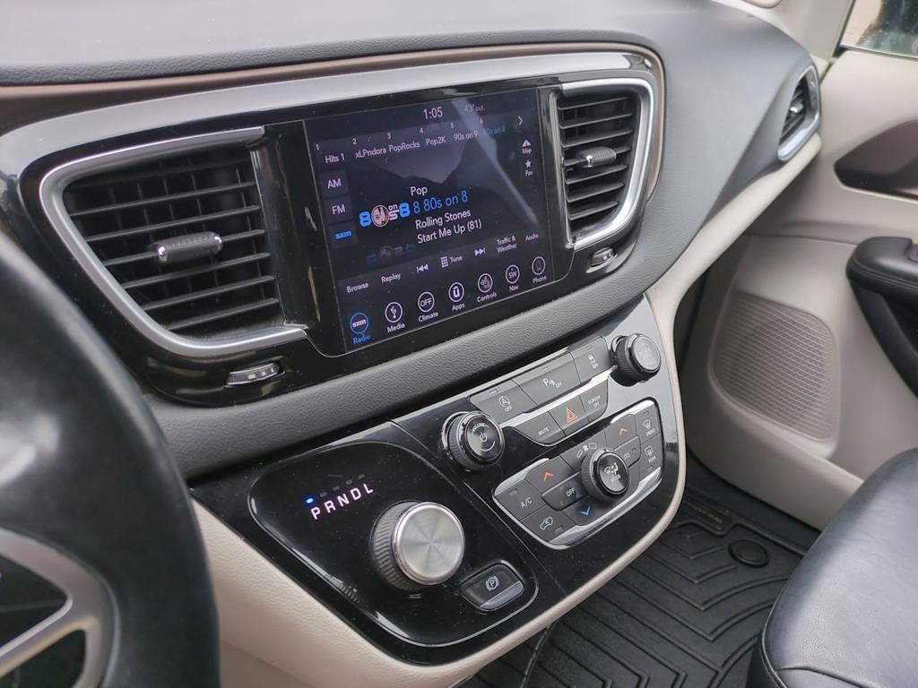 Thumbnail: 2018 Chrysler Pacifica - 10