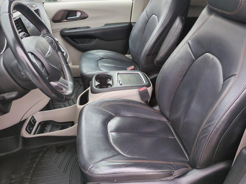 Thumbnail: 2018 Chrysler Pacifica - 7