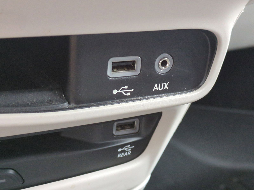 Thumbnail: 2018 Chrysler Pacifica - 30