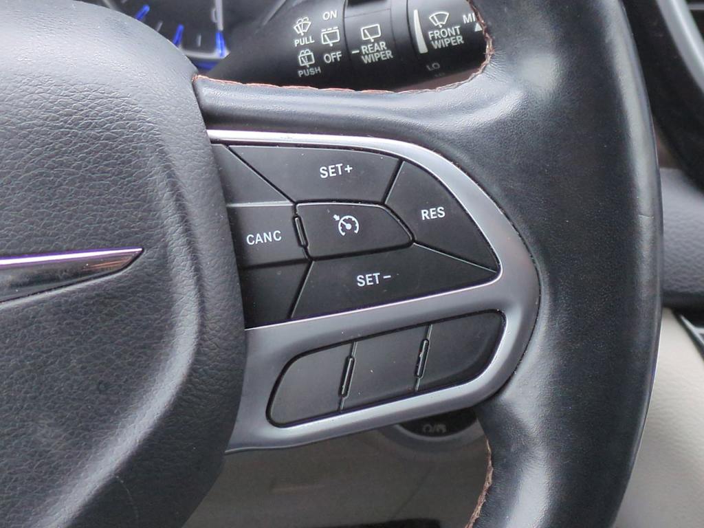 Thumbnail: 2018 Chrysler Pacifica - 25