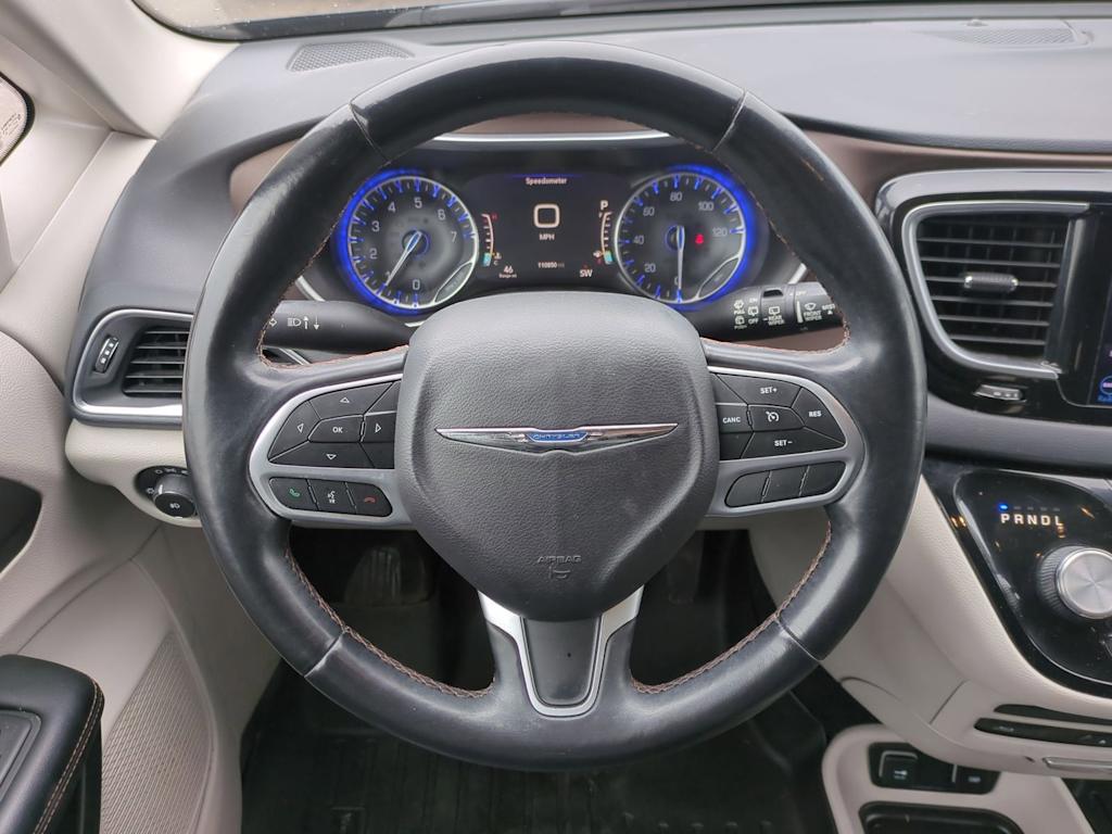 Thumbnail: 2018 Chrysler Pacifica - 10