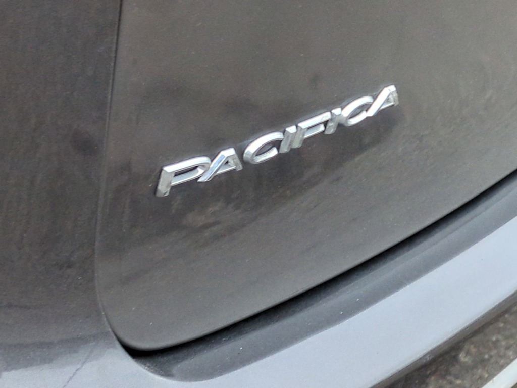 Thumbnail: 2018 Chrysler Pacifica - 23