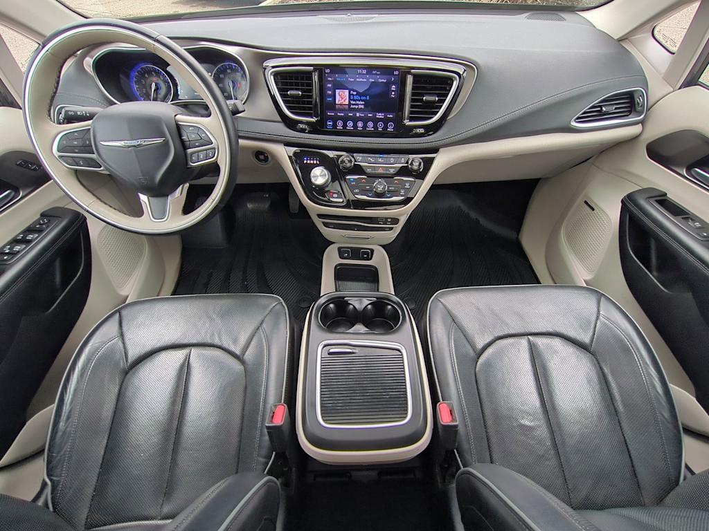 Thumbnail: 2018 Chrysler Pacifica - 9