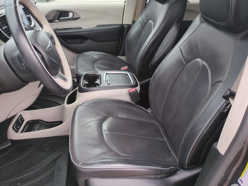 Thumbnail: 2018 Chrysler Pacifica - 10