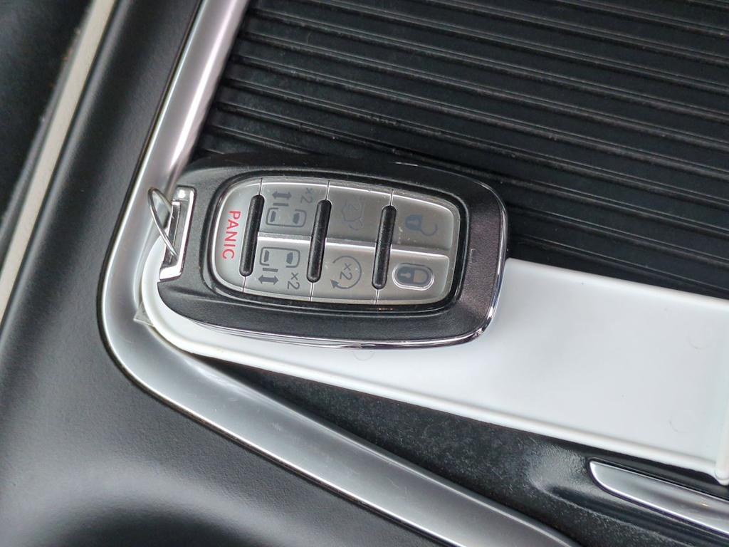 Thumbnail: 2018 Chrysler Pacifica - 36
