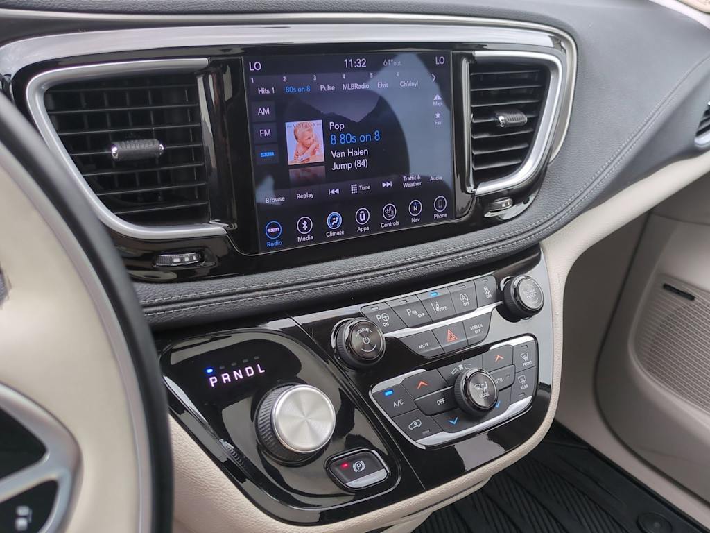 Thumbnail: 2018 Chrysler Pacifica - 31