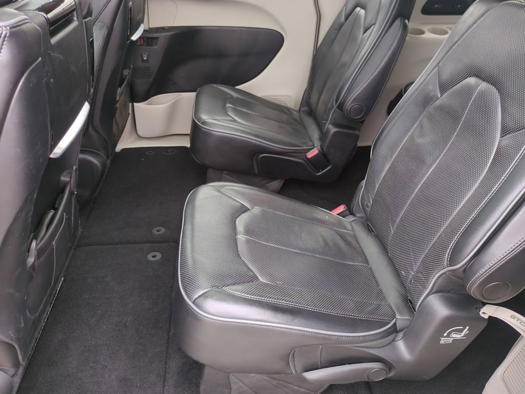 Thumbnail: 2018 Chrysler Pacifica - 25