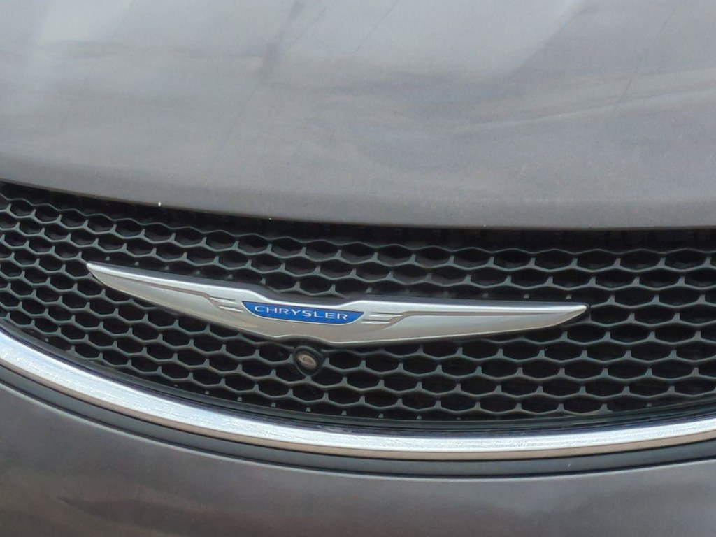 Thumbnail: 2018 Chrysler Pacifica - 7
