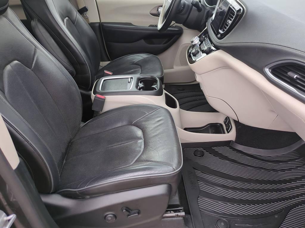 Thumbnail: 2018 Chrysler Pacifica - 27