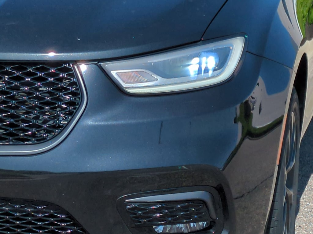 Thumbnail: 2021 Chrysler Pacifica - 23