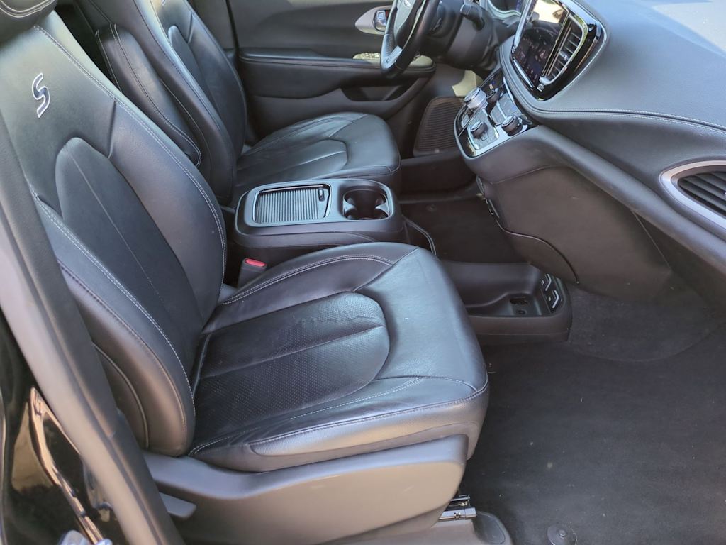 Thumbnail: 2021 Chrysler Pacifica - 11