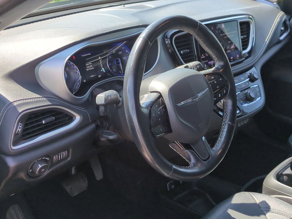 Thumbnail: 2021 Chrysler Pacifica - 2