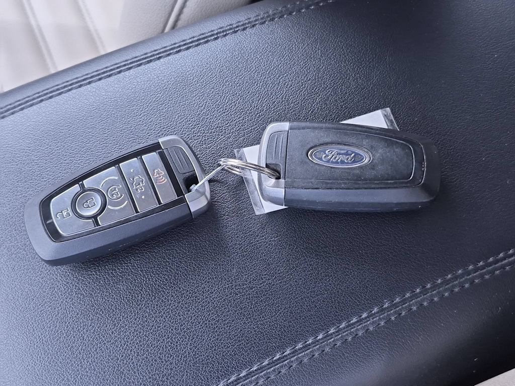 Thumbnail: 2019 Ford Edge - 16