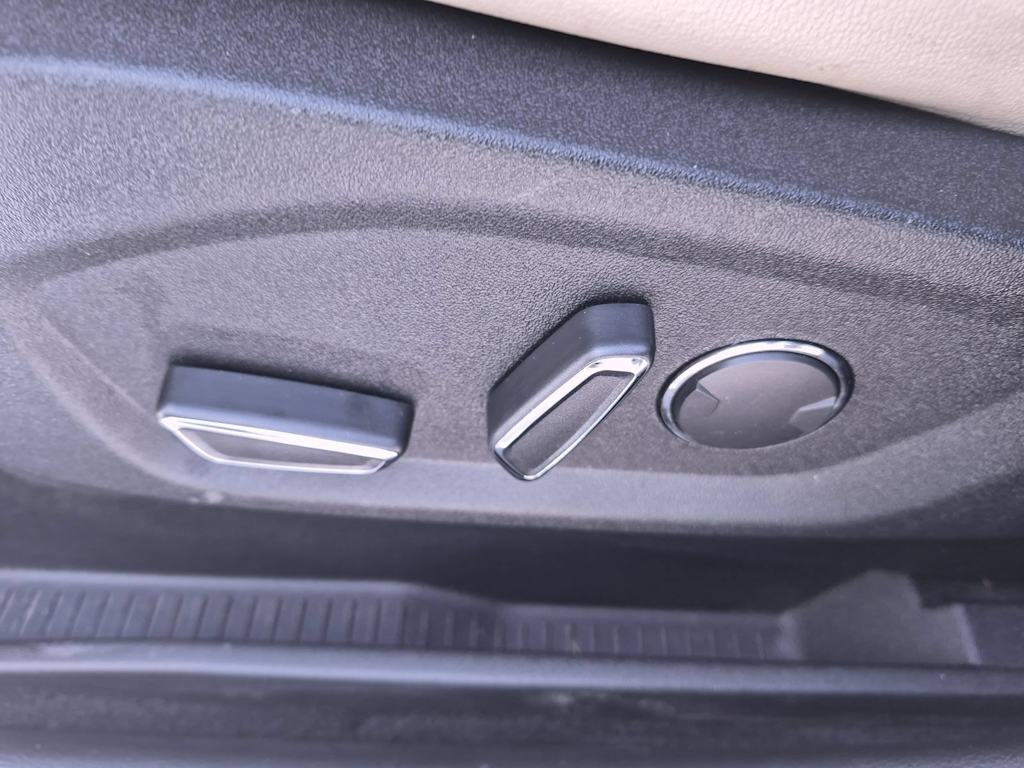Thumbnail: 2019 Ford Edge - 25