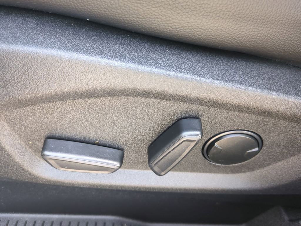 Thumbnail: 2023 Ford Edge - 26