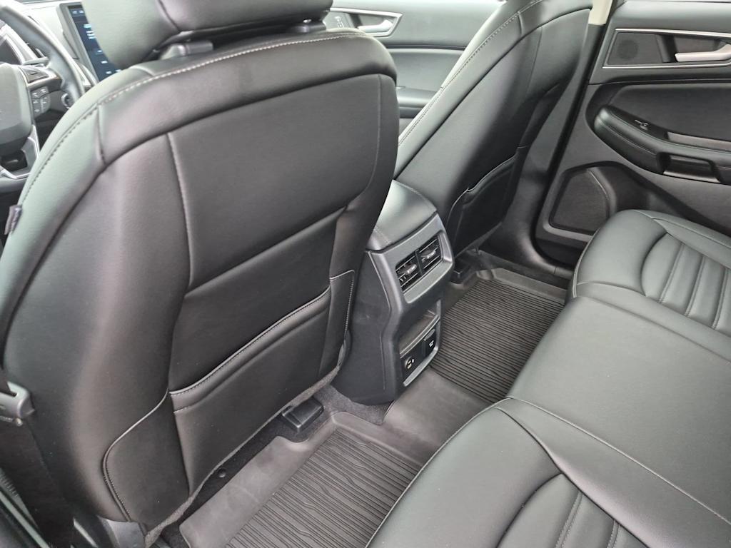Thumbnail: 2021 Ford Edge - 12