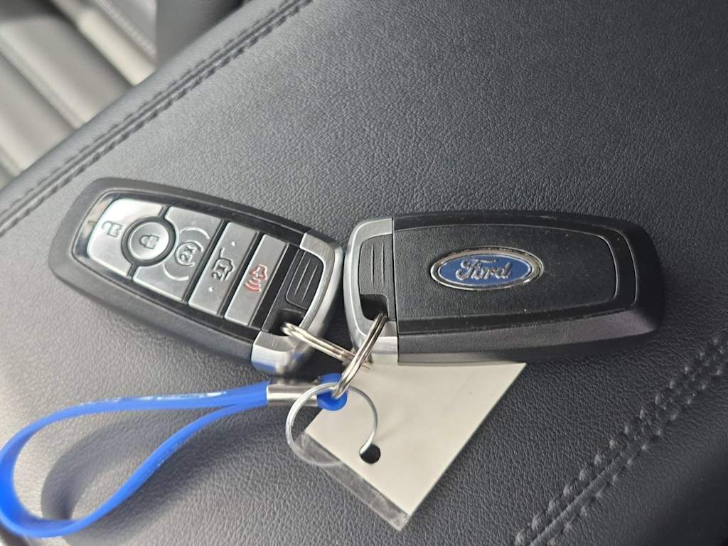 Thumbnail: 2021 Ford Edge - 17