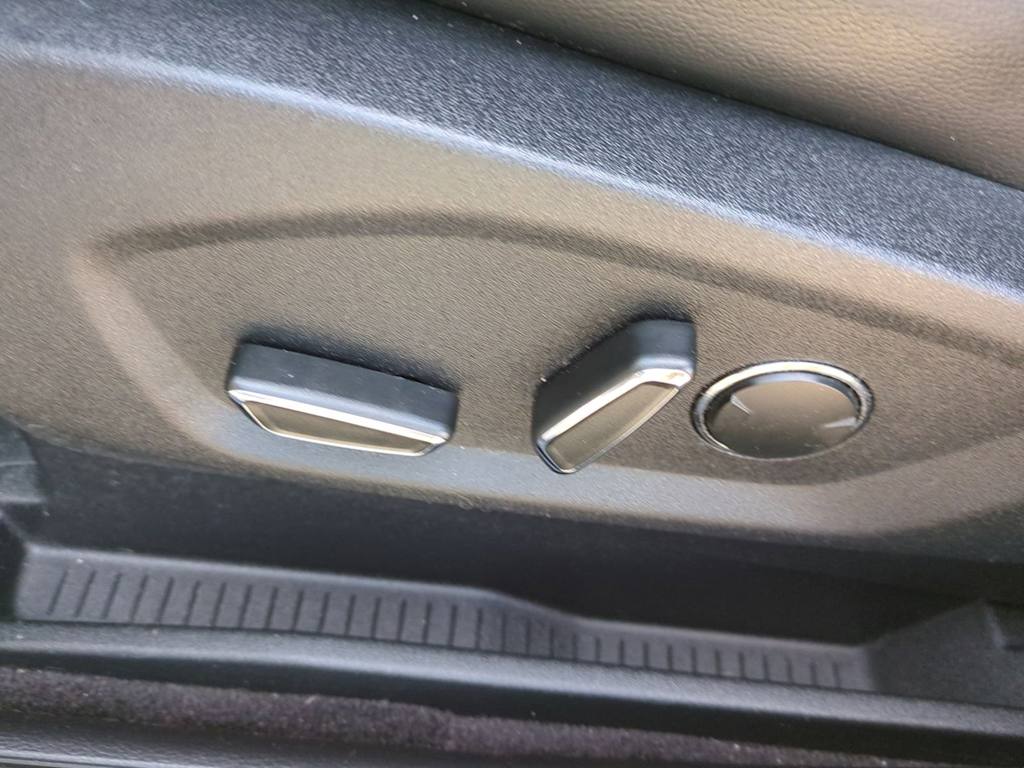 Thumbnail: 2015 Ford Edge - 26