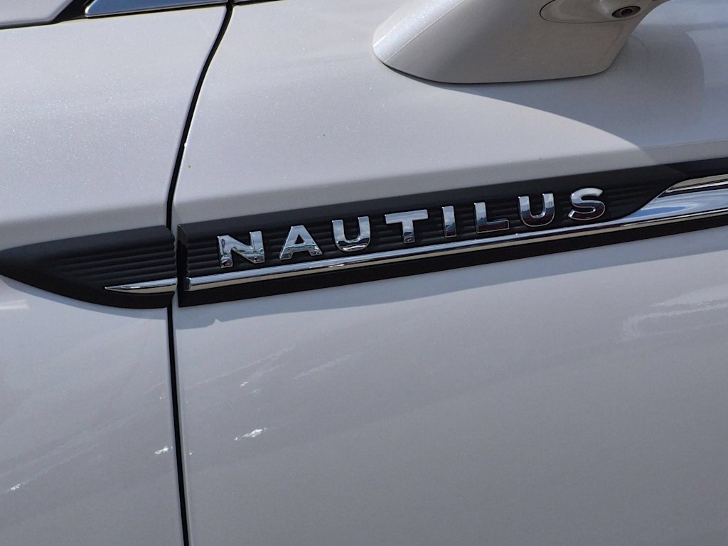 Thumbnail: 2019 Lincoln Nautilus - 25